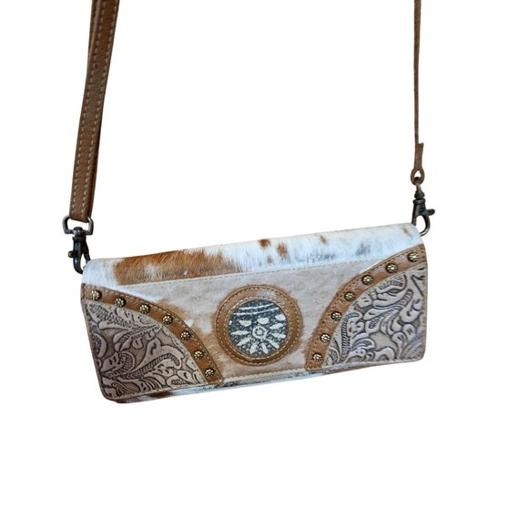 Farm Girl Artisan The Aubry over shoulder purse - Picture 3 of 6